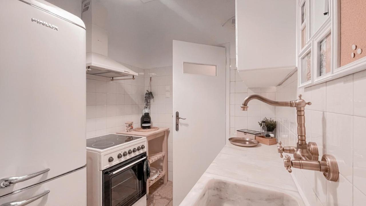 Boho Chic 2Br Apartment In The Center Of Атина Екстериор снимка