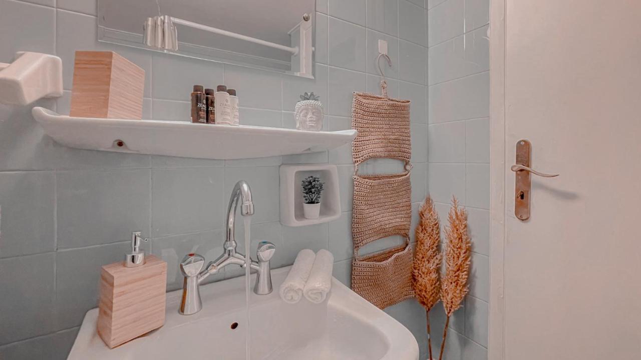 Boho Chic 2Br Apartment In The Center Of Атина Екстериор снимка